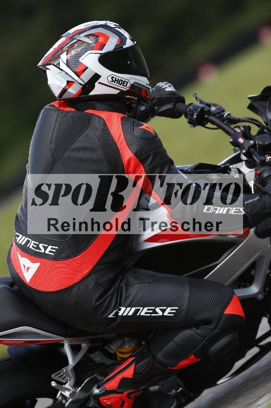 /Archiv-2024/29 12.06.2024 MOTO.CH Track Day ADR/Gruppe blau/42